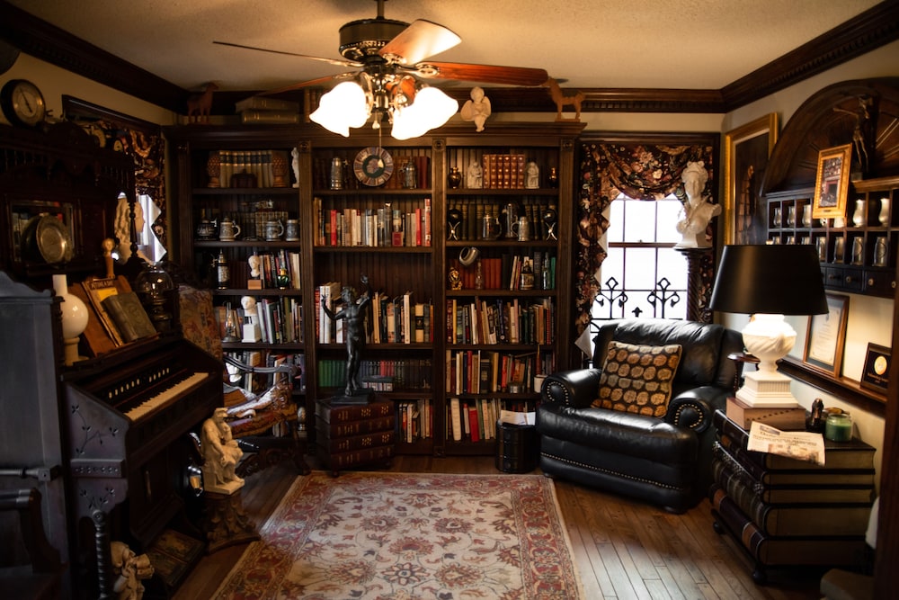 Williamsburg Sampler B & B 20/30