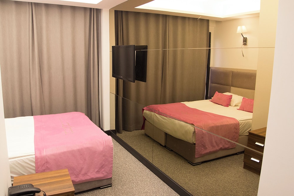 The 22 Hotel 16/50