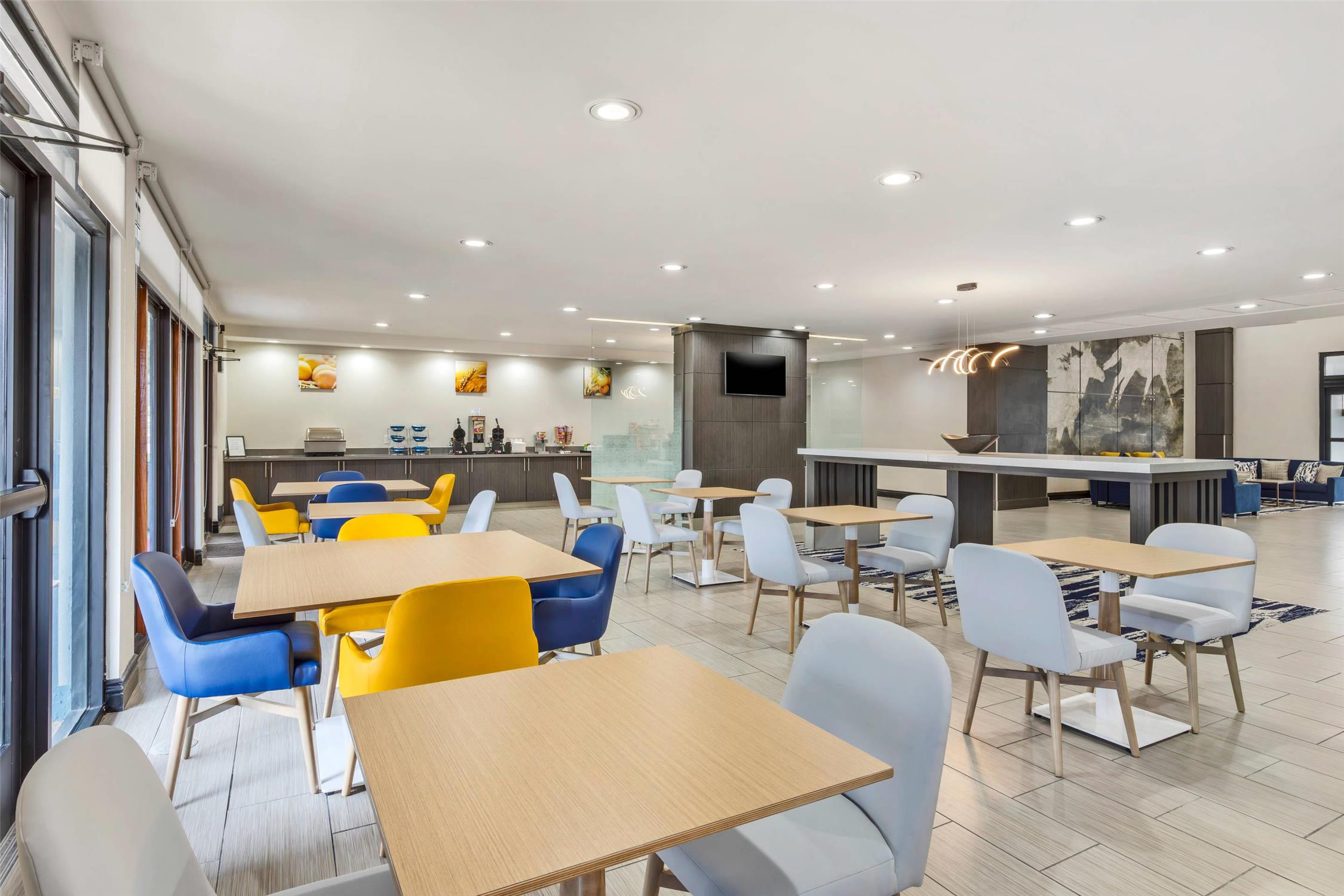 Comfort Inn & Suites Irving Las Colinas DFW 13/16