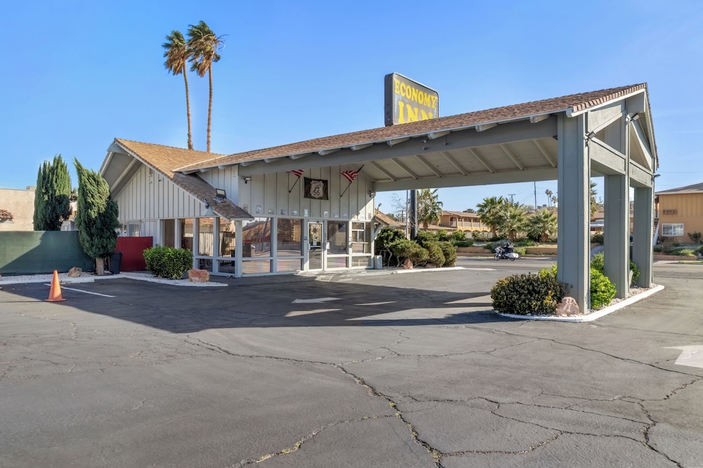ECONOMY INN BARSTOW 45/57