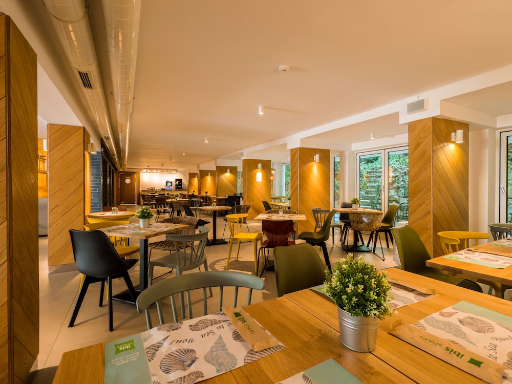 ibis Styles Golden Sands Roomer Hotel 34/45