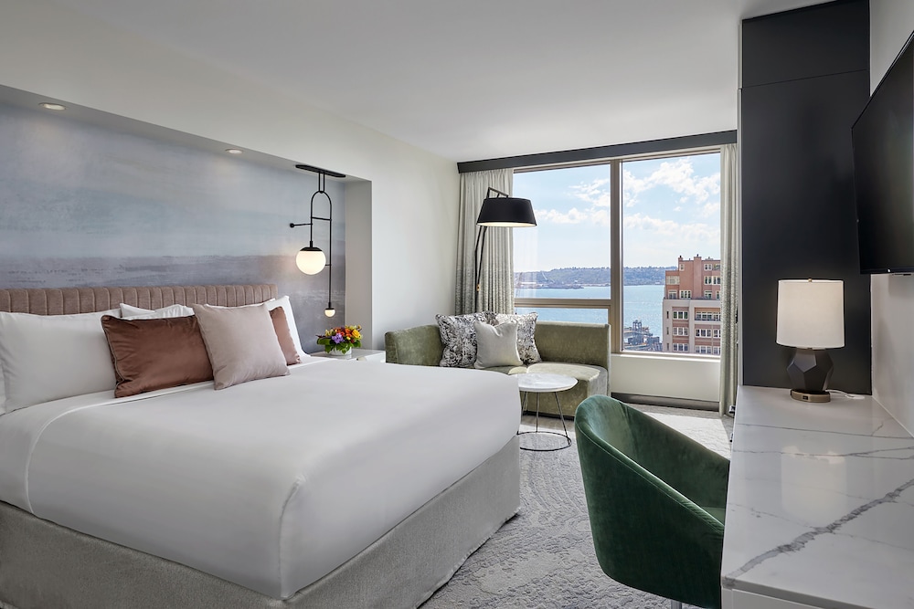 Room, King Bed, Water View, Accessible
