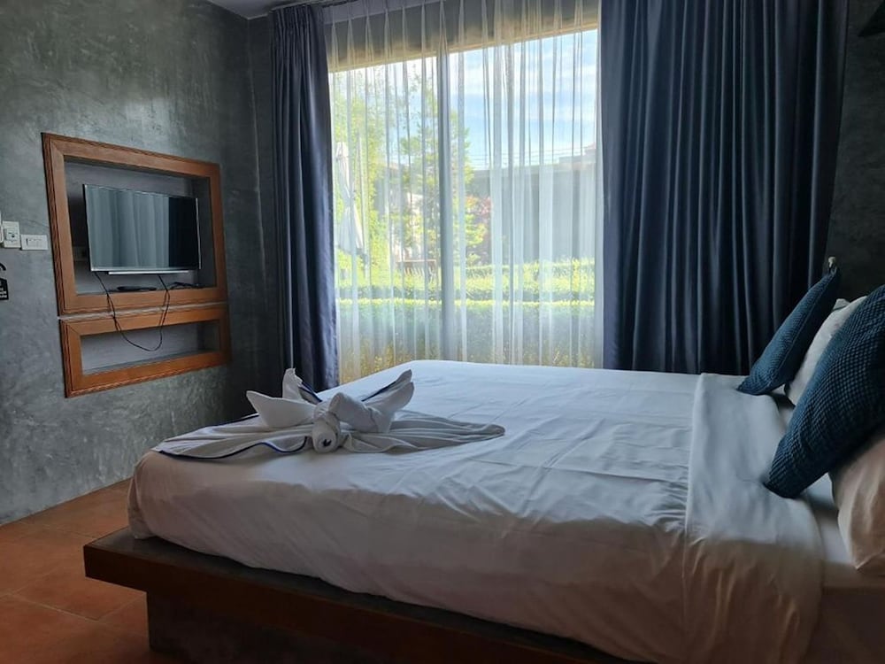Baan Mee Phuket 10/55