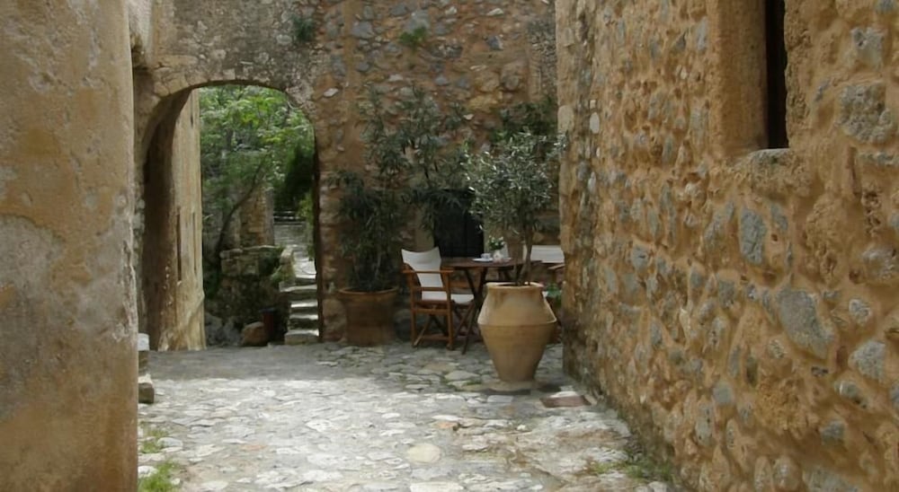 Dorovinis Monemvasia Castlehouses 34/45