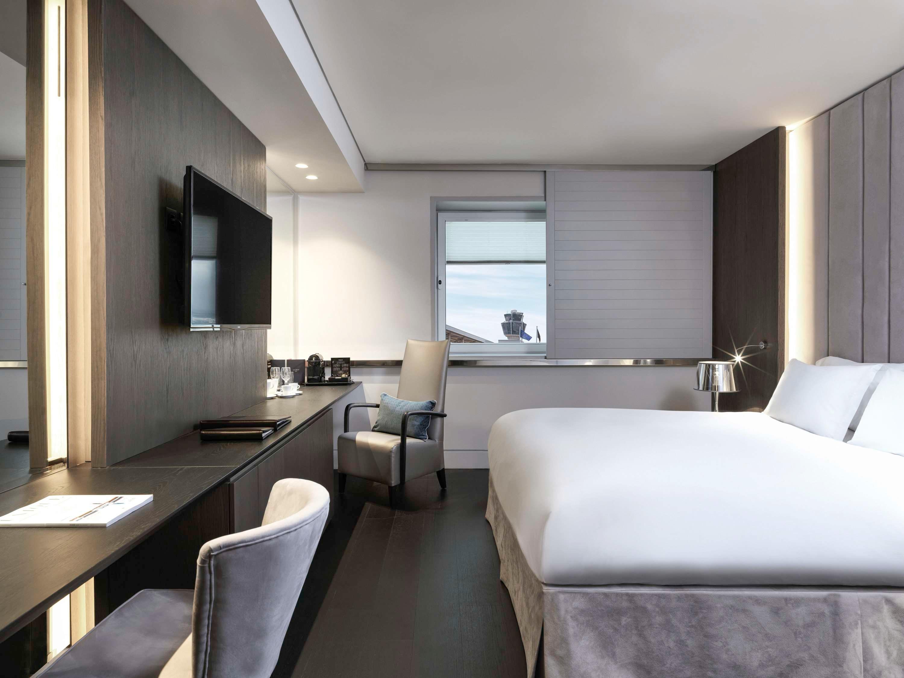 CLUB, LUXURY, QUEEN BED, CLUB LOUNGE ACCESS