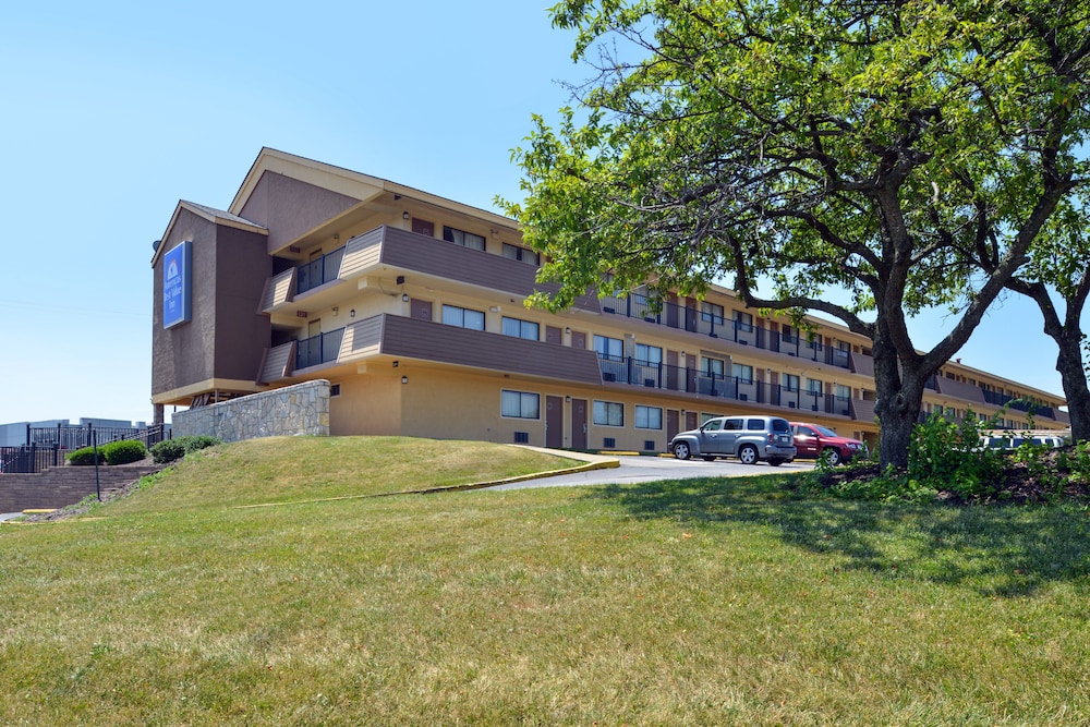 Americas Best Value Inn Pittsburgh Airport 6/36