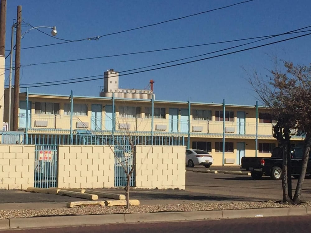 Warrick Plaza Inn 2/32