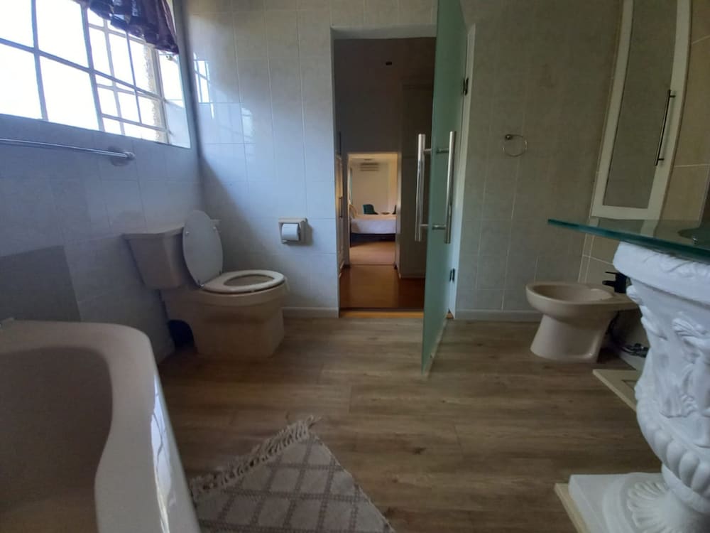 The Hills Guest House 50/50