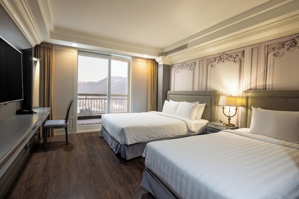 Connecting, Family, 2 Double Beds, 2 Futon Beds