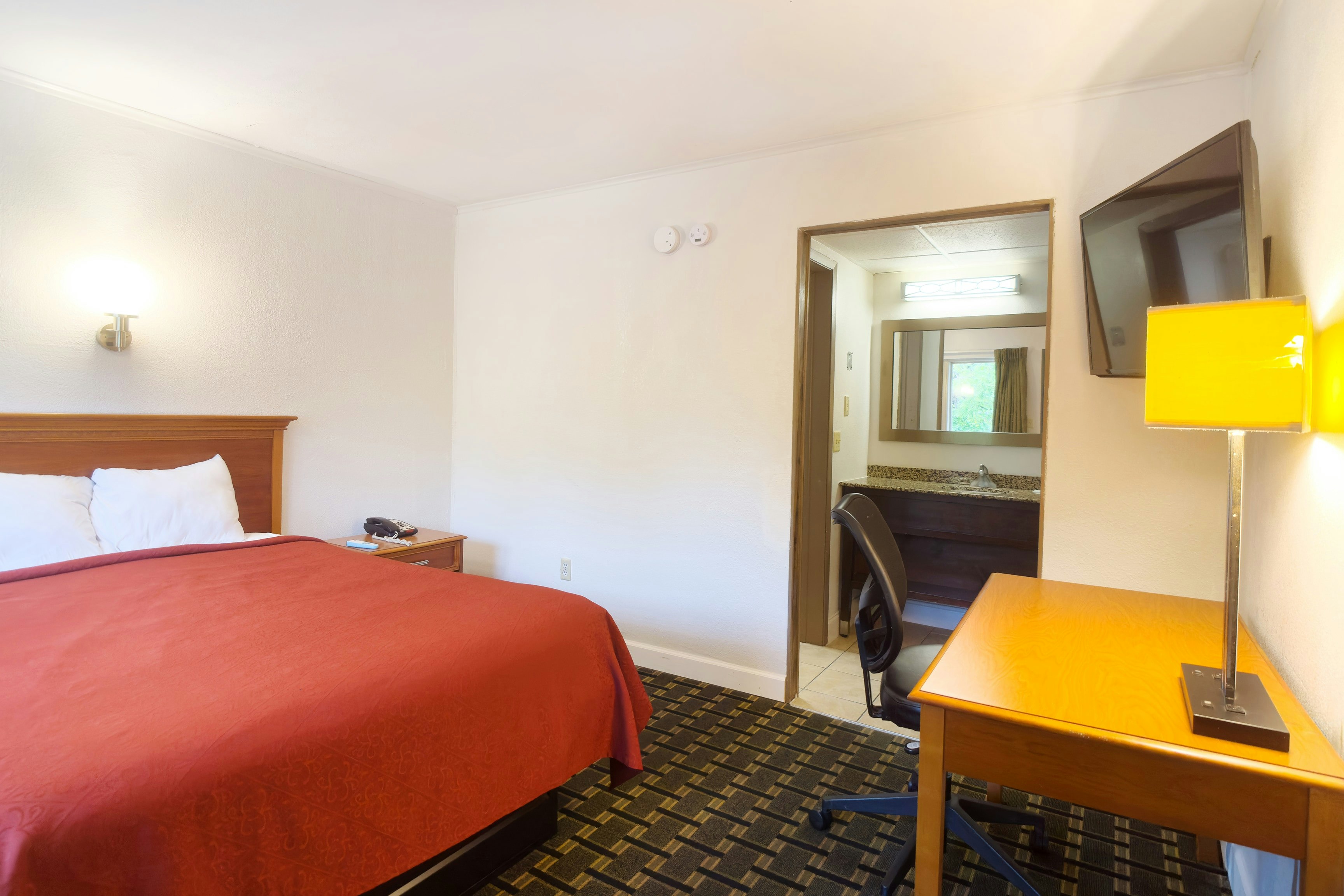 ROOM, KING BED