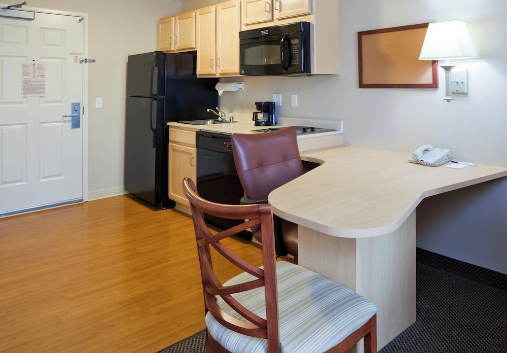 Candlewood Suites Milwaukee Brown Deer 24/29
