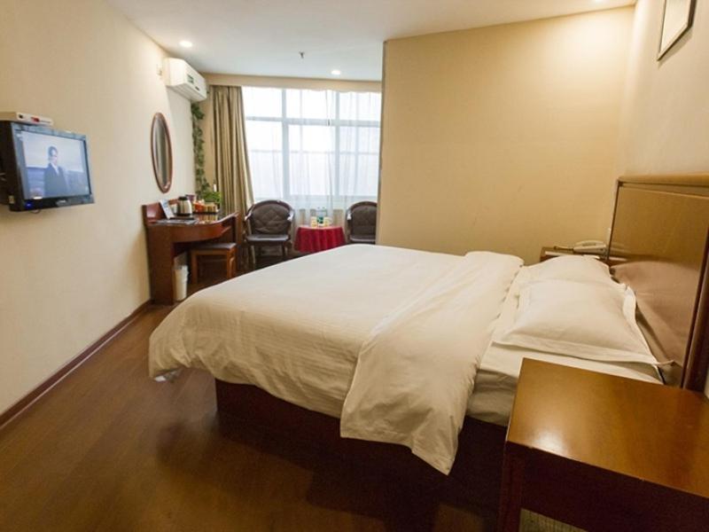 GreenTree Inn Linyi Yishui County Tianshe Huayuan Express Hotel 41/62
