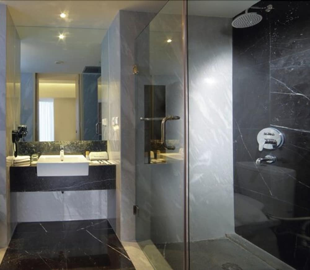 Brits Hotel Karawang 46/49