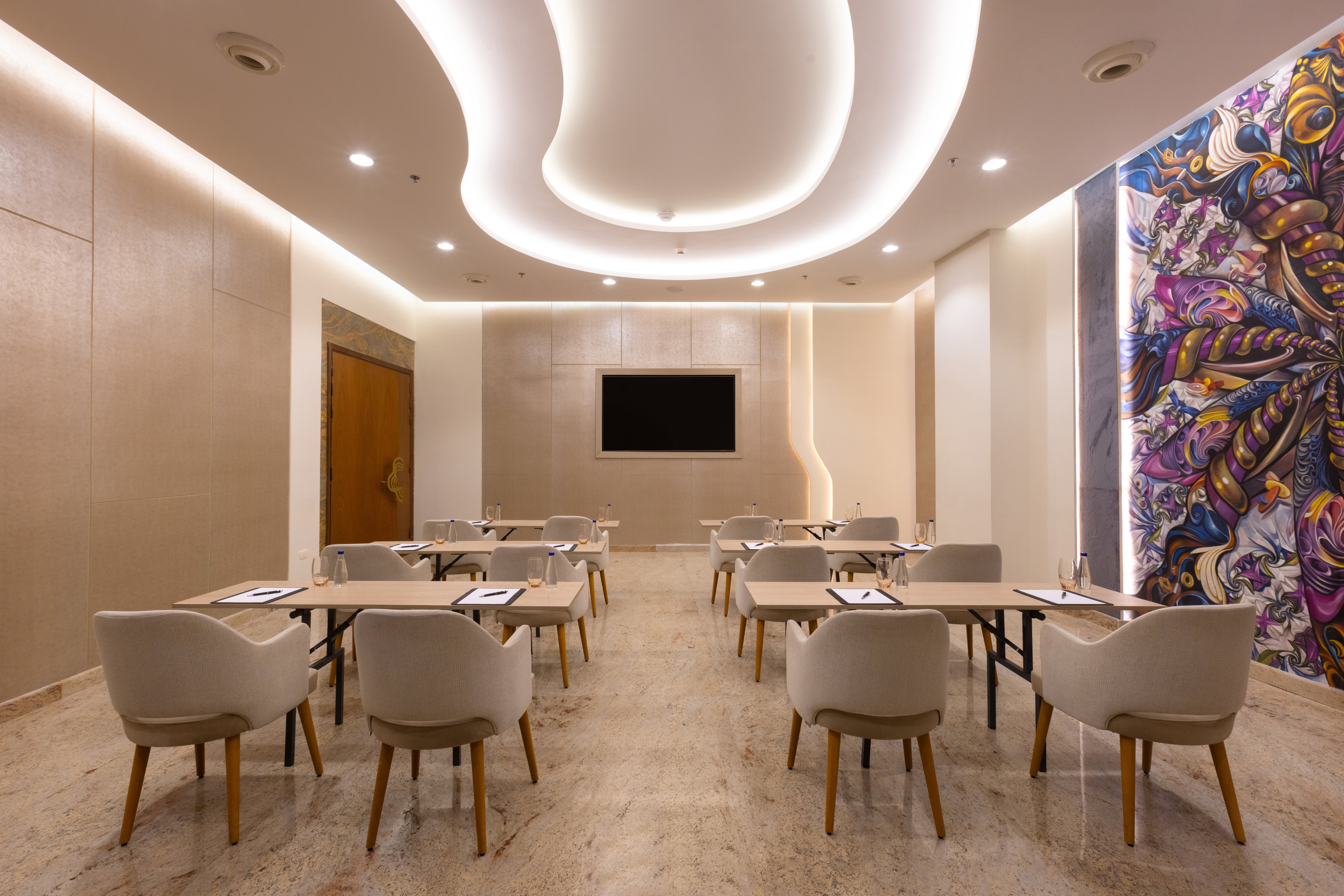 Mirage Hotel & Conference Center 40/53