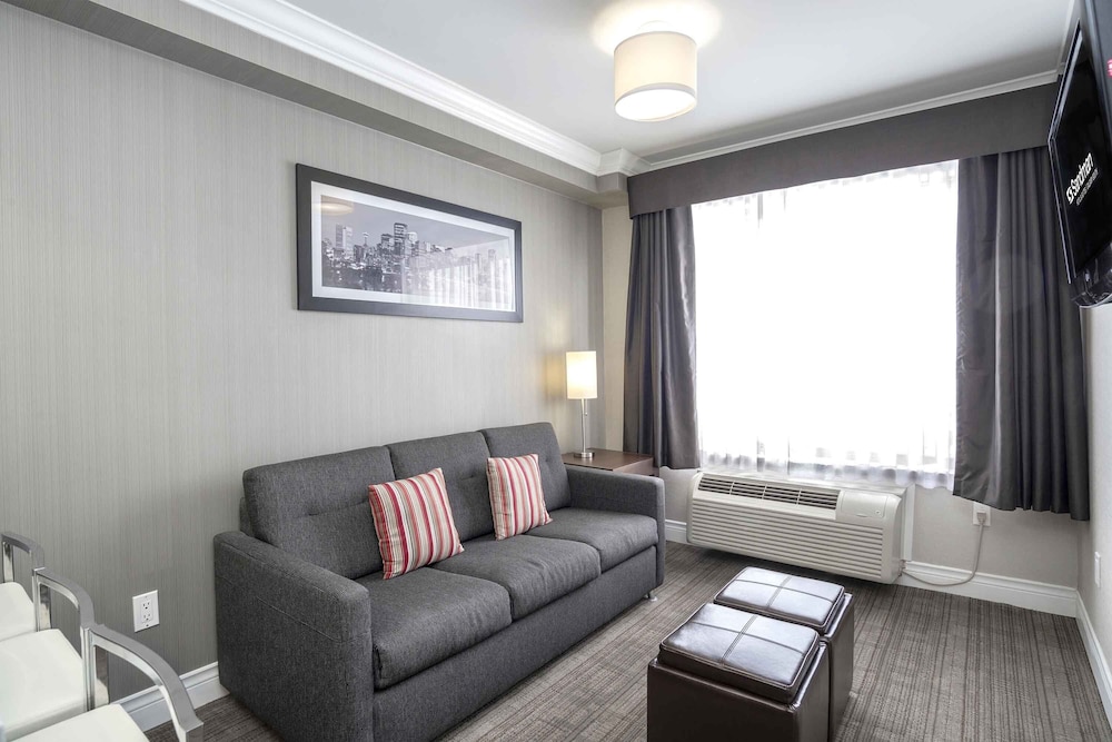 Sandman Hotel & Suites Calgary South 42/65