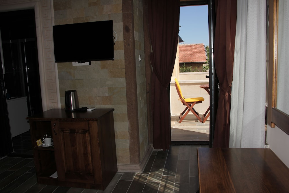 El Nazar Stone Suite 12/50