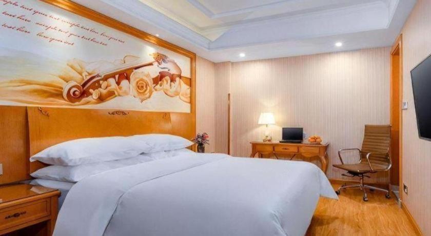 Vienna Hotel (Shanghai Sijing Metro Station) 18/45