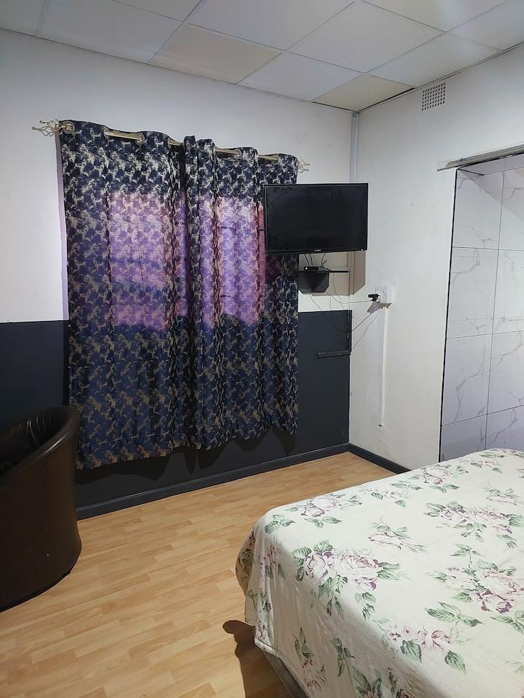 Freedom Media Guest House 15/16