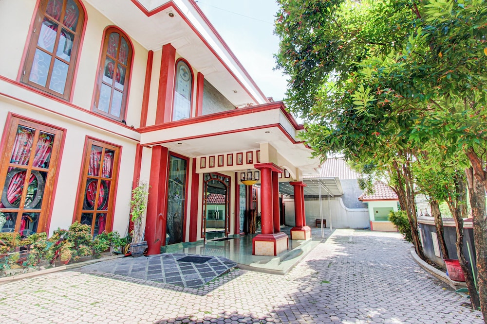 Hotel O Solo near RS JIH Solo formerly Azifa Inn 26/27