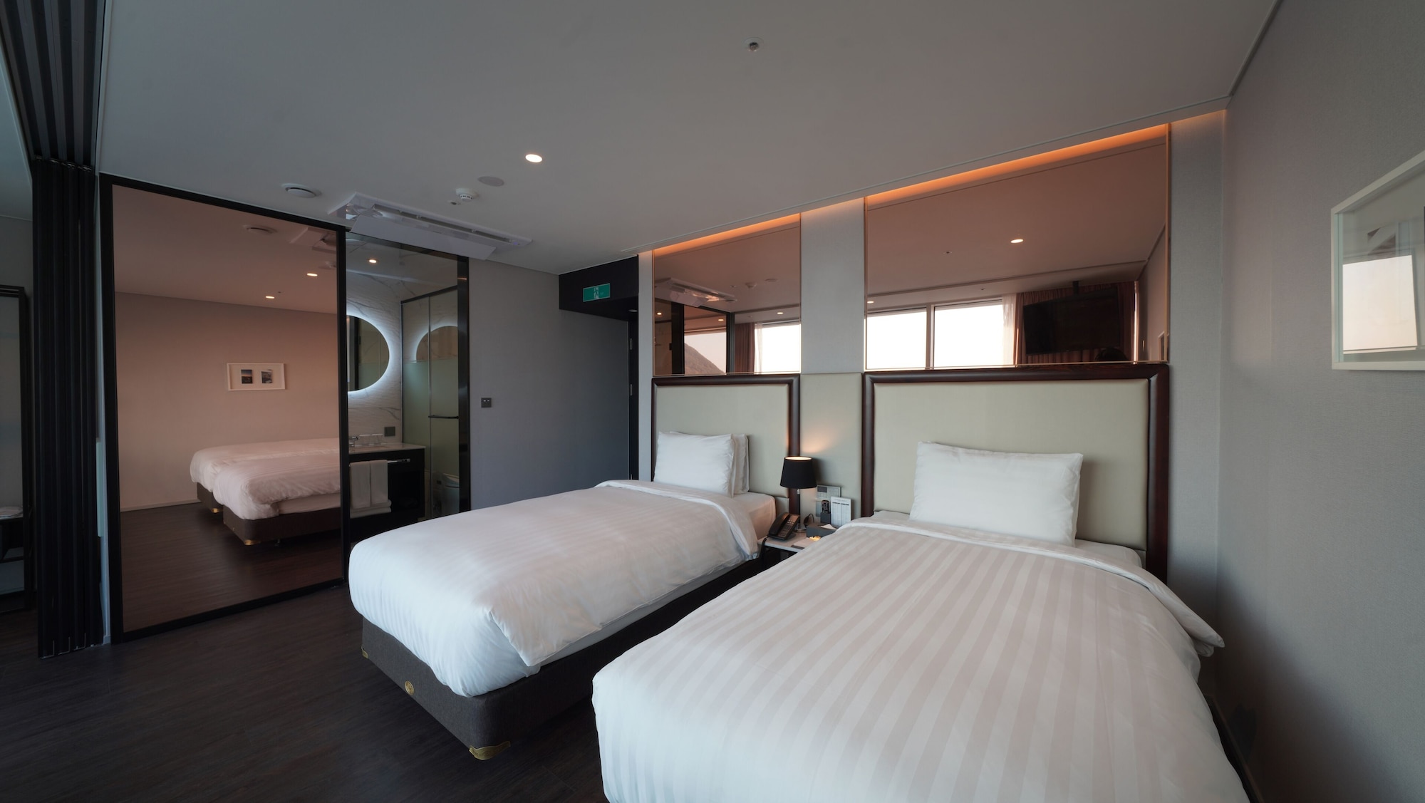 STANDARD, TWIN BEDS, PARTIAL OCEAN VIEW