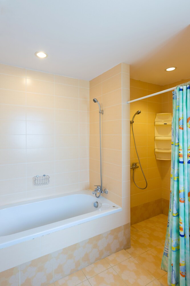 شقة بسريرين منفصلين بإطلالة على الحديقة بـ3 غرف نوم مع أريكة، Baan Poolom Beachfront Condominium 4/4