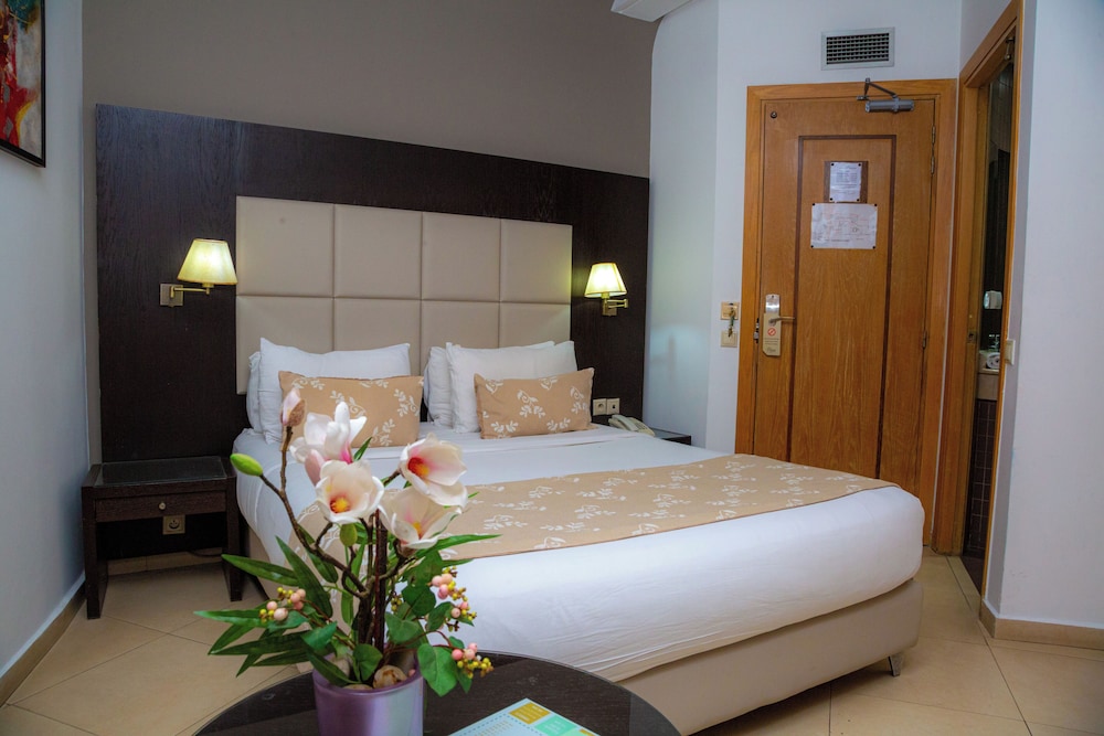 Malak Hotel 10/28