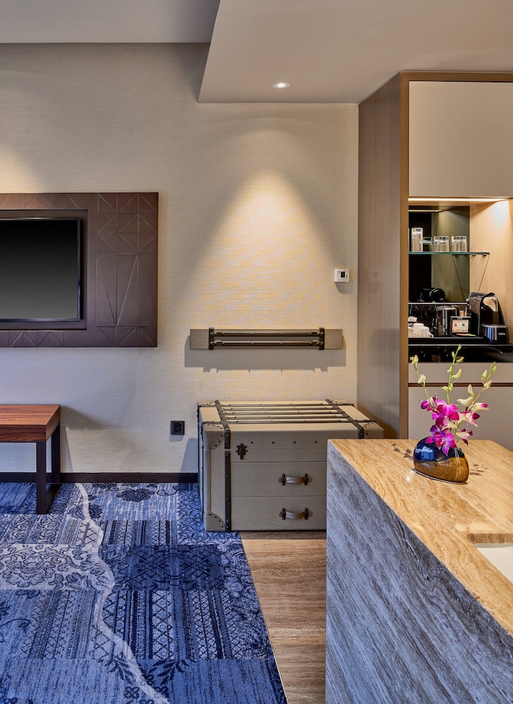 The Den Bengaluru, LXR Hotels & Resorts 15/50