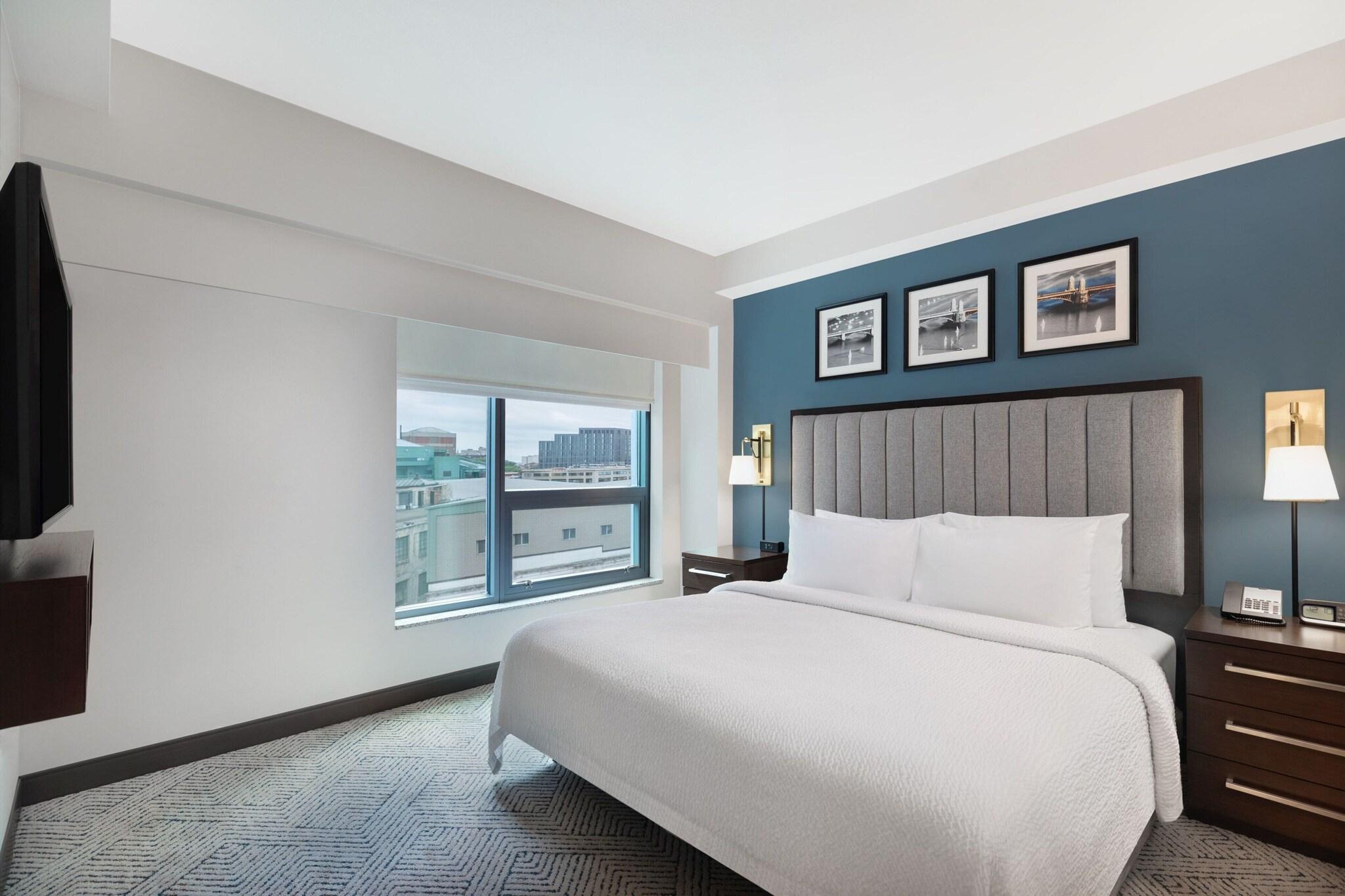 1 Bedroom, Suite, King Bed