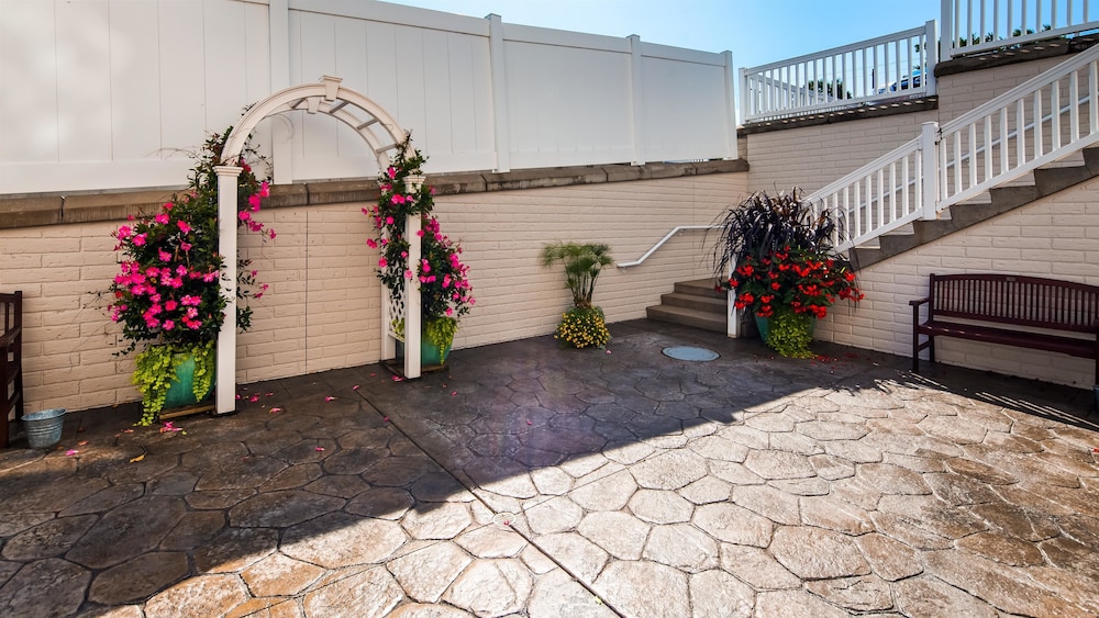 Best Western Plus Dutch Haus Inn And Suites 5/48