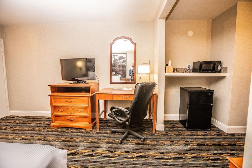 Pelican Inn Monterey Ca 52/69