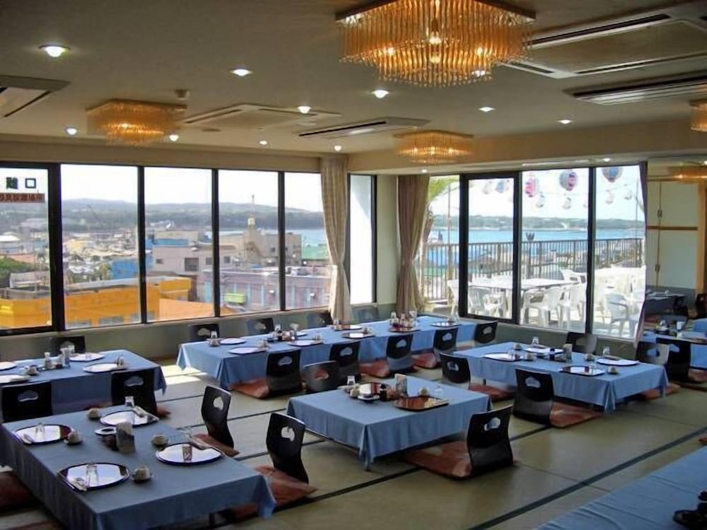restaurant cafeteria