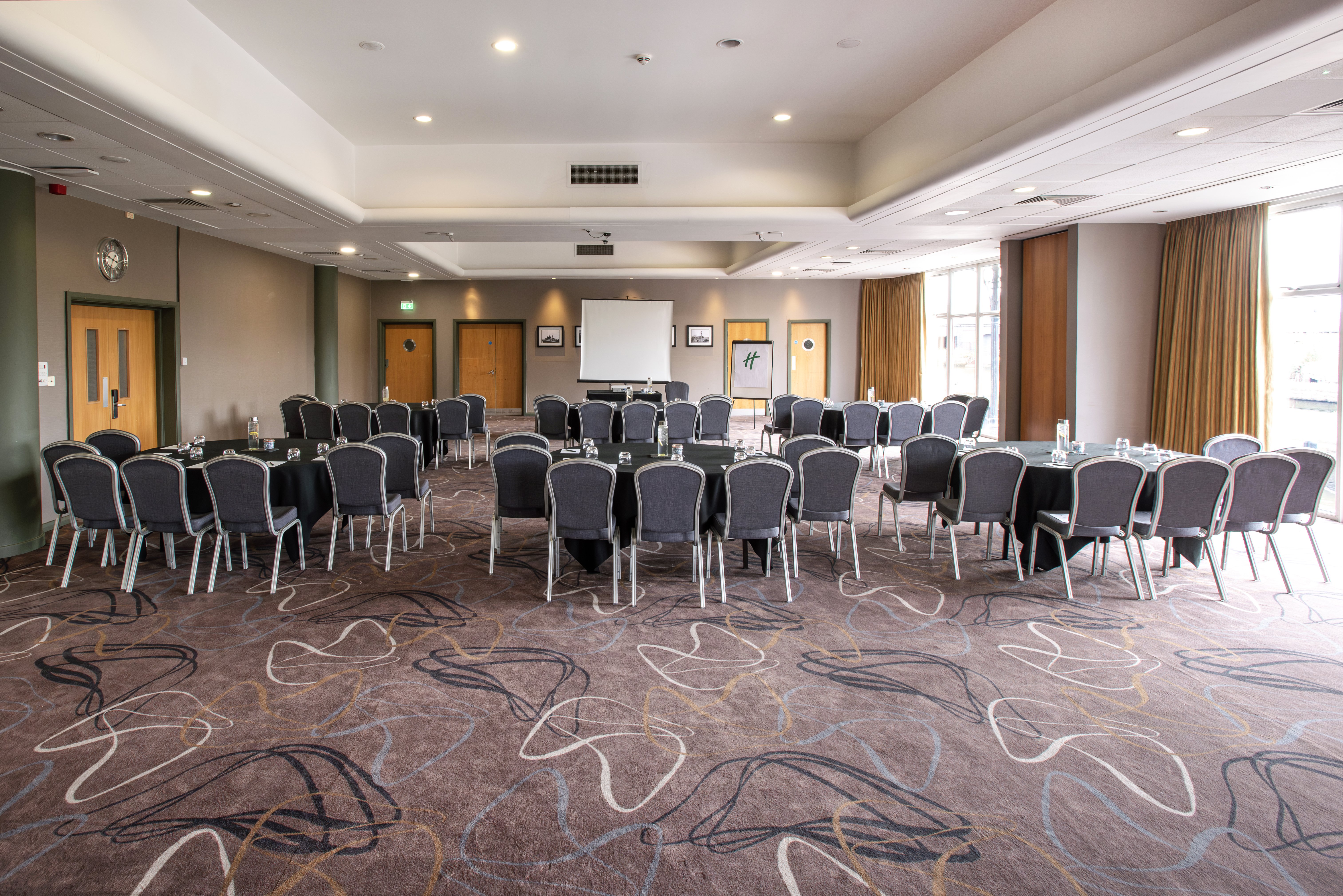 Holiday Inn Ellesmere Port Cheshire Oaks 25/48