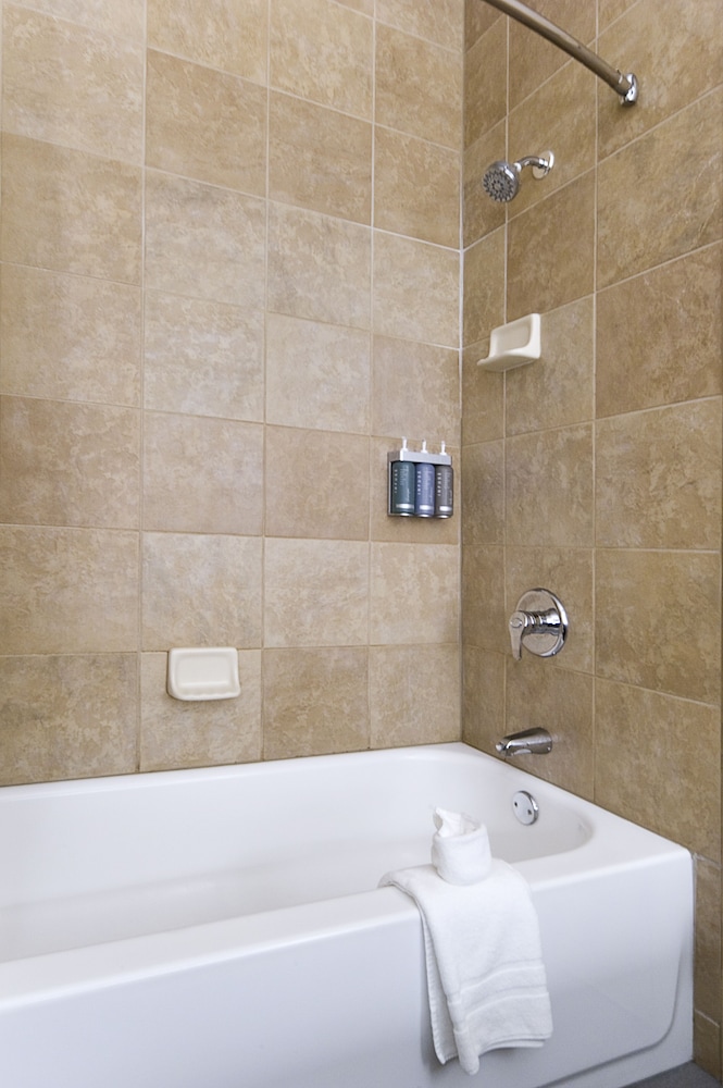 جناح جونيور بسريرين كوين، Clubhouse Hotel Suites Sioux Falls 2/2