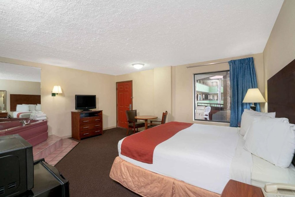 DELUXE, KING BED