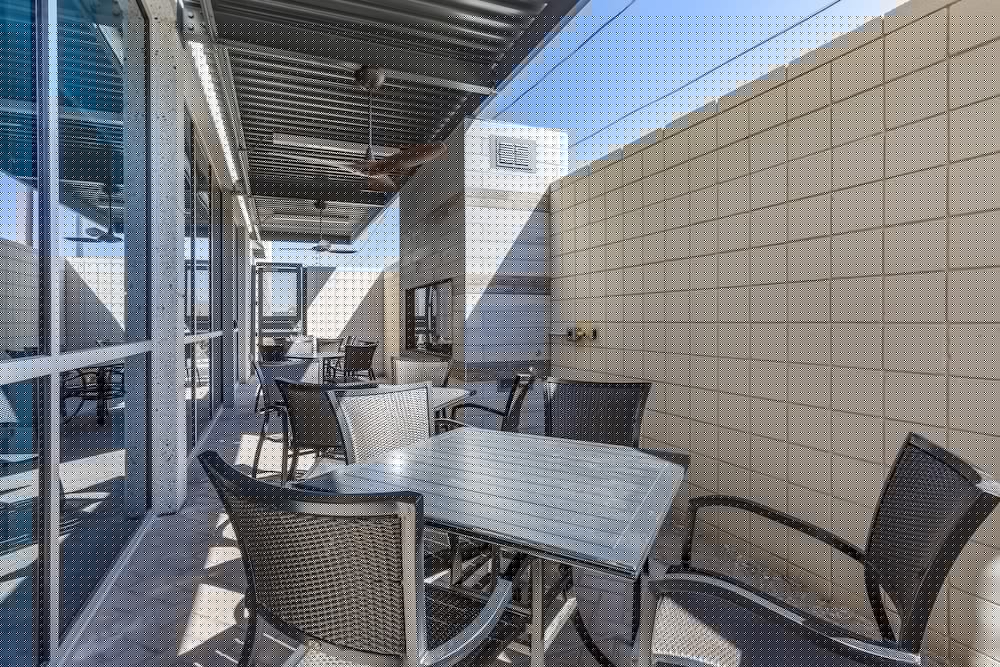 Holiday Inn Express Suites Phoenix Dwtn State Capitol 48/58