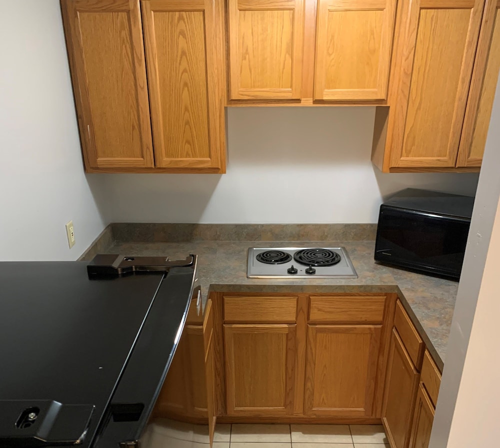 Econo Lodge Inn Suites 27/35