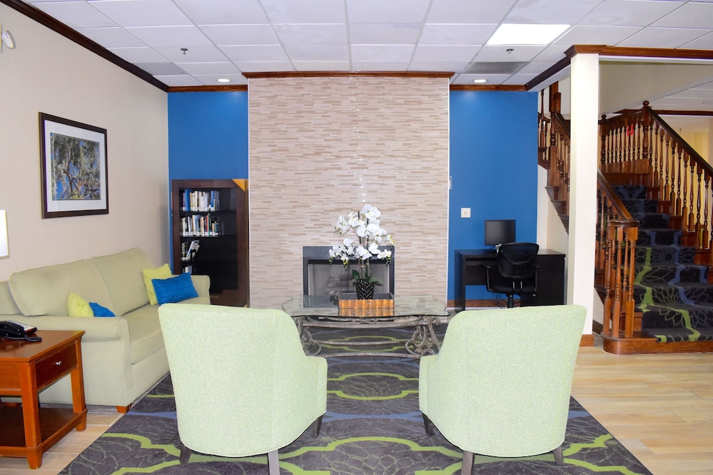 Days Inn & Suites By Wyndham Tucker/Northlake 23/24