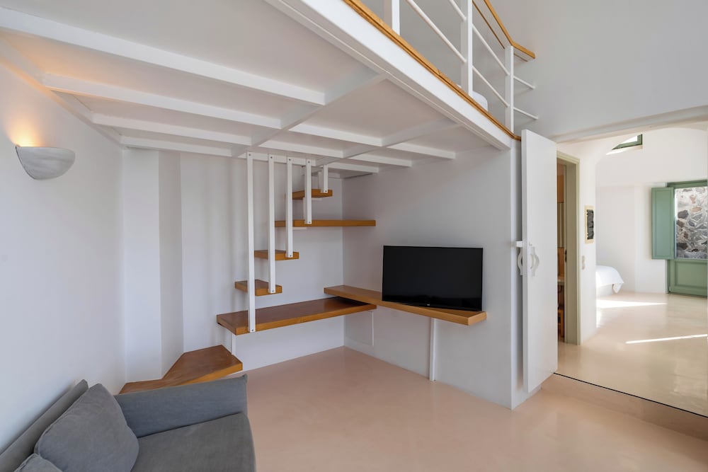 Cliff Side Suites Hotel 30/62