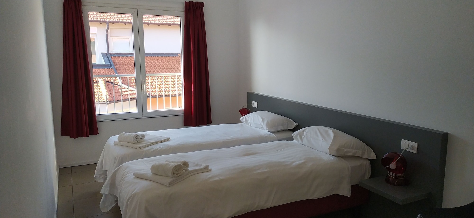 3 Bedrooms, Family, Penthouse, 1 Double and 4 Single Beds, Lake View, Top Floor