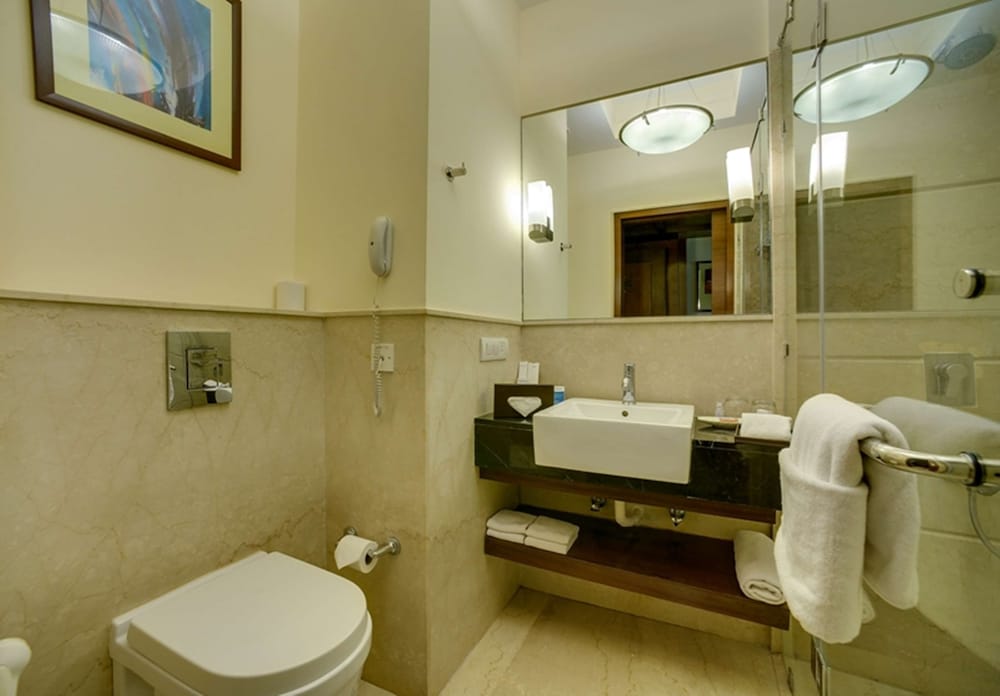 Rs Sarovar Portico 53/59
