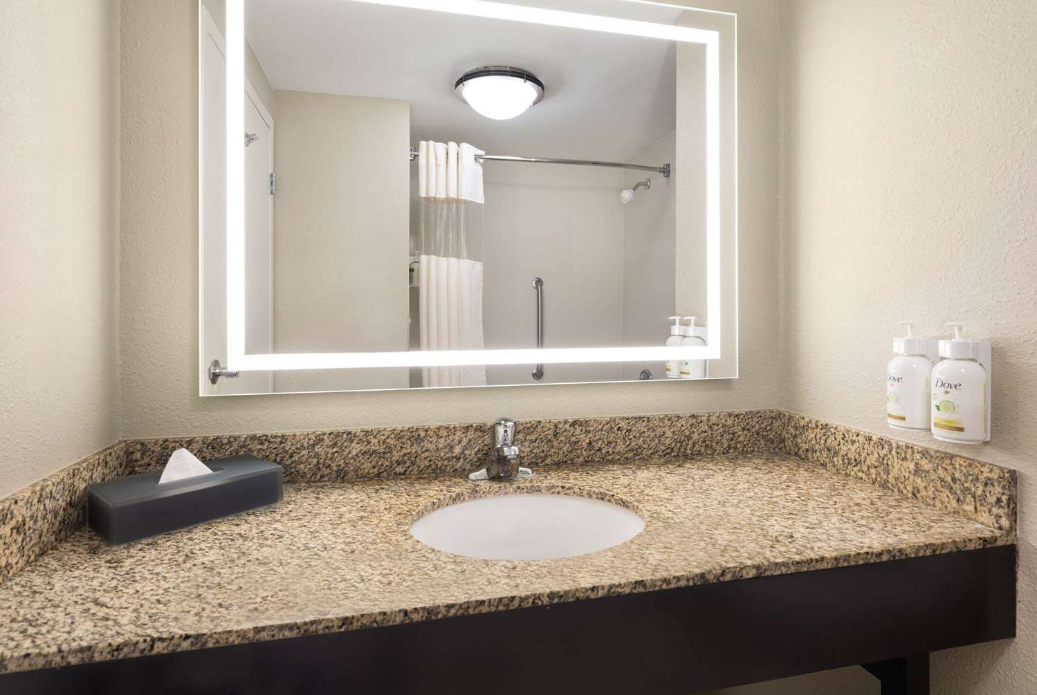 La Quinta Inn & Suites by Wyndham Knoxville Airport 45/47
