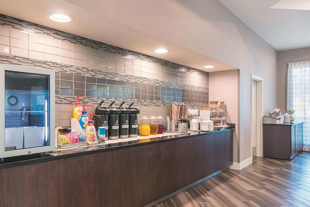La Quinta Inn & Suites by Wyndham Atlanta Conyers 8/46