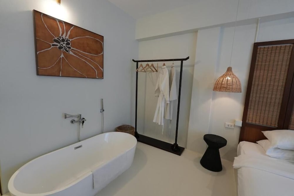 Yolo Bangkok Boutique Hotel 47/50
