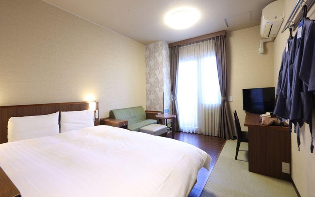 Semi Room, Run of House, Semi Double Bed