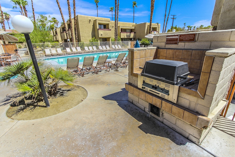 Desert Vacation Villas 17/27