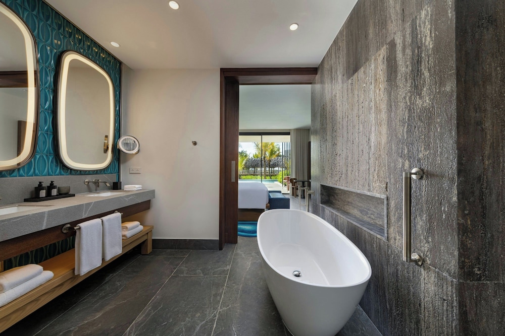 Swim Up, Deluxe, 2 King Beds, Adult Only، W Punta Cana, Adult All-Inclusive 6/7