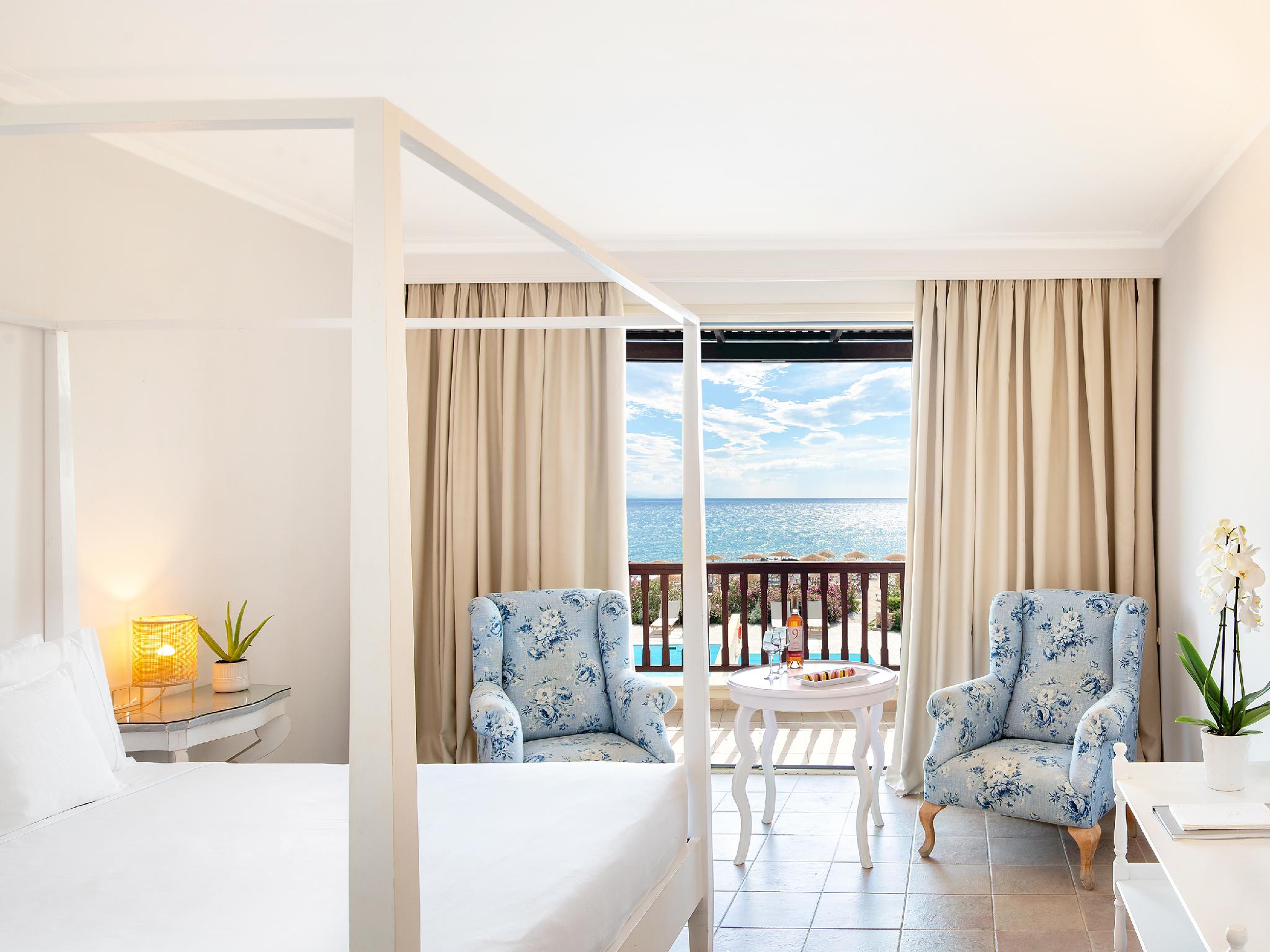 Maisonette, Sea View, First Line