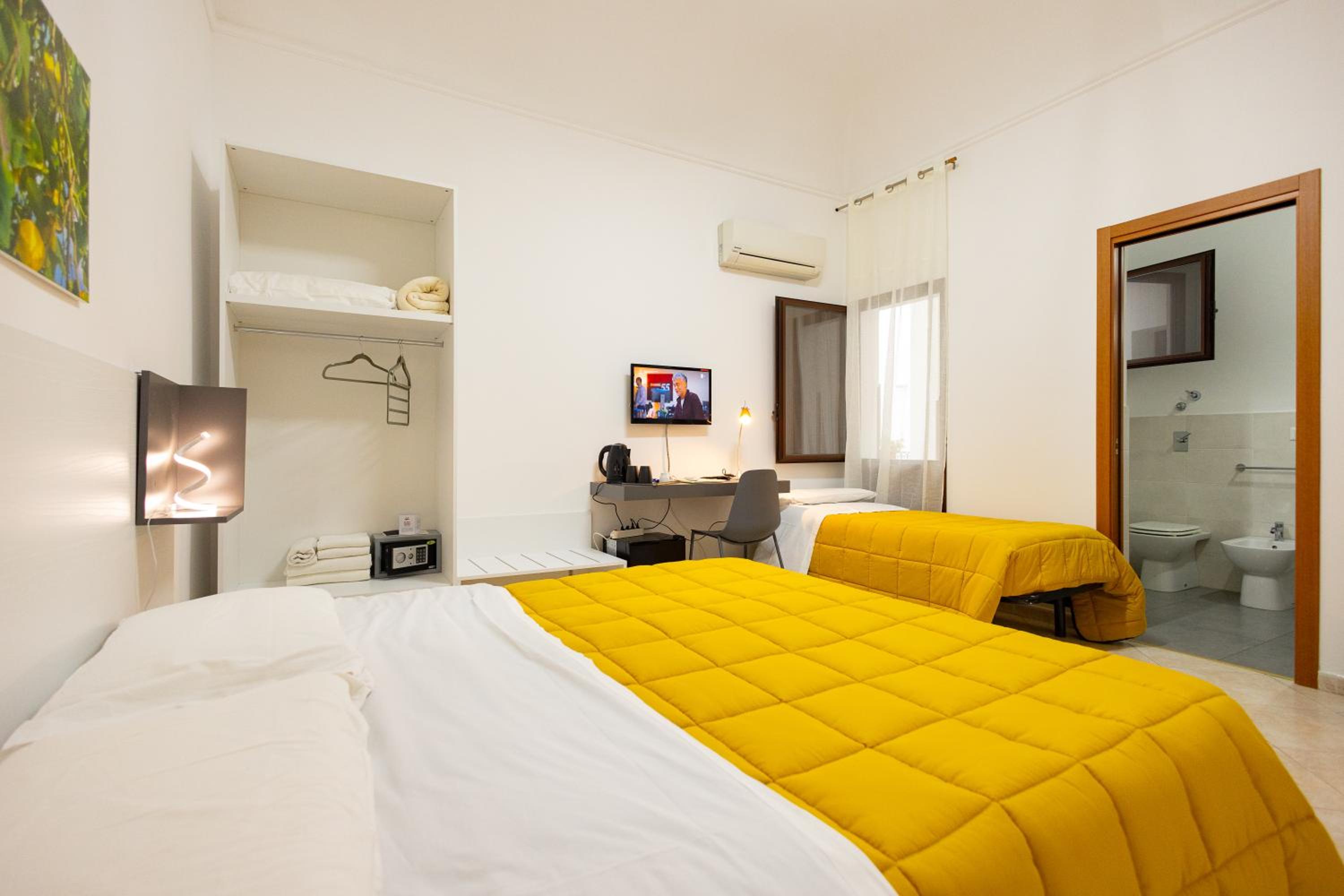 Room, Triple