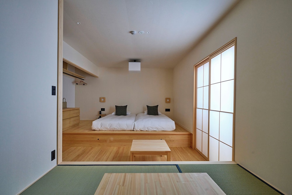 IMPERIAL, TRIPLE, TWIN BEDS