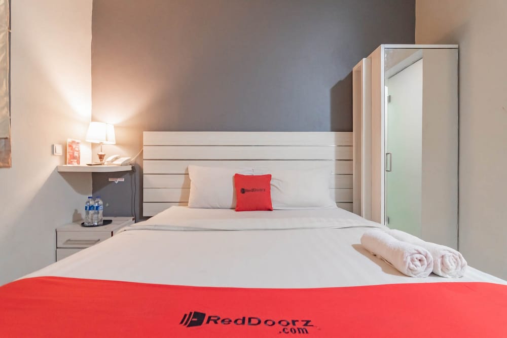 Reddoorz Plus Near Asia Afrika 3 16/54